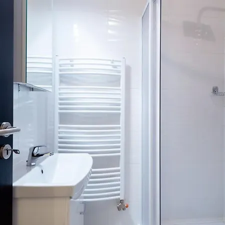 In Front Of The Synagogue Lejlighed